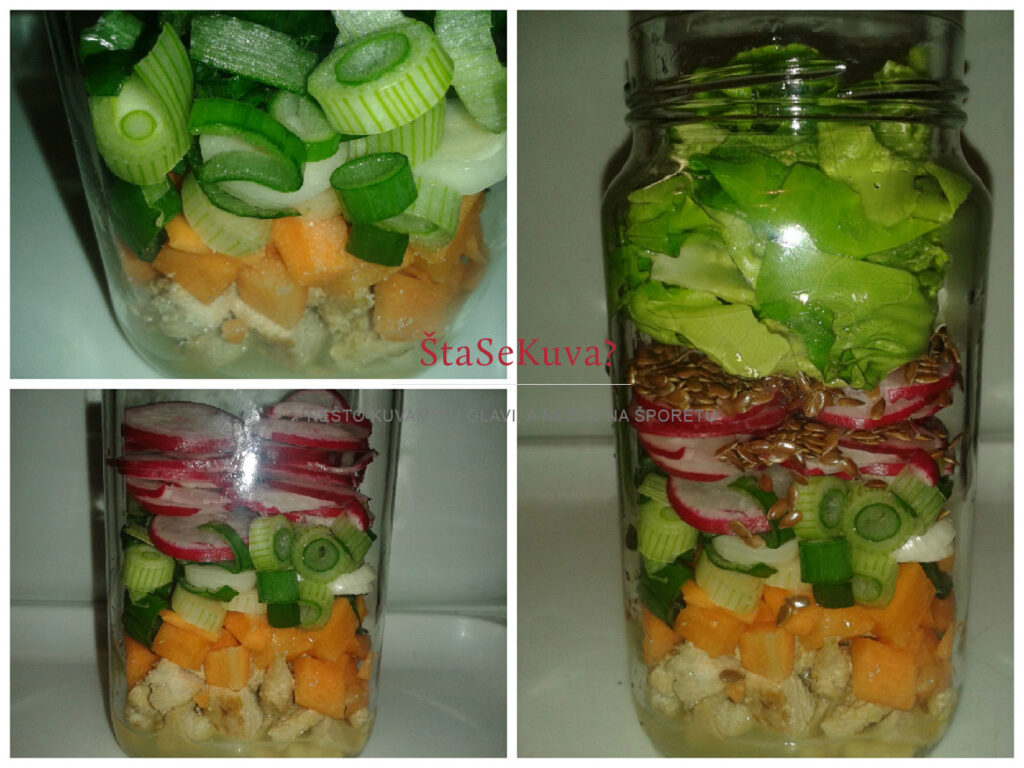 Punjenje obrok salate u teglu - redom ređajući mladi luk, rotkvice, laneno seme i zelenu salatu